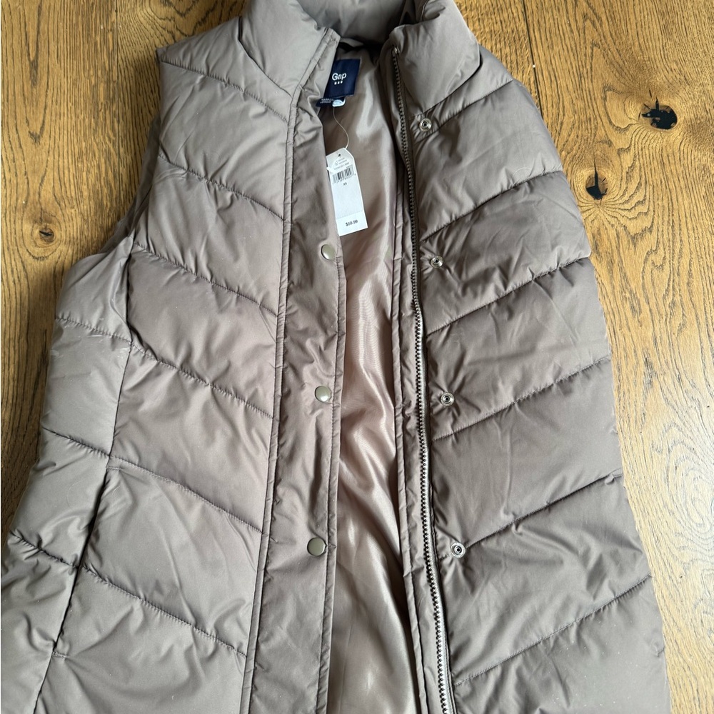 GAP Quilted Vest in Beige